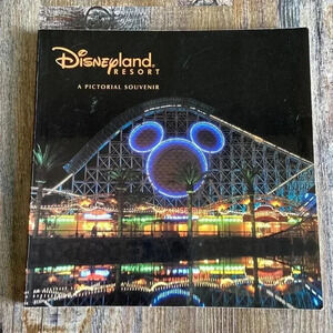 Disney | * Vintage* Pictorial  Souvenir Book 2002